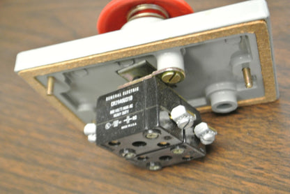 GENERAL ELECTRIC CR2940AP320D OILTIGHT PUNCH PRESS PUSHBUTTON / NEW SURPLUS5