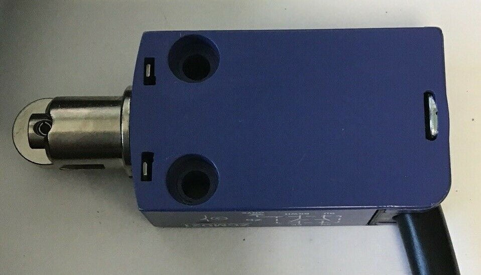 TELEMECANIQUE XCMD2102L5 LIMIT SWITCH 3