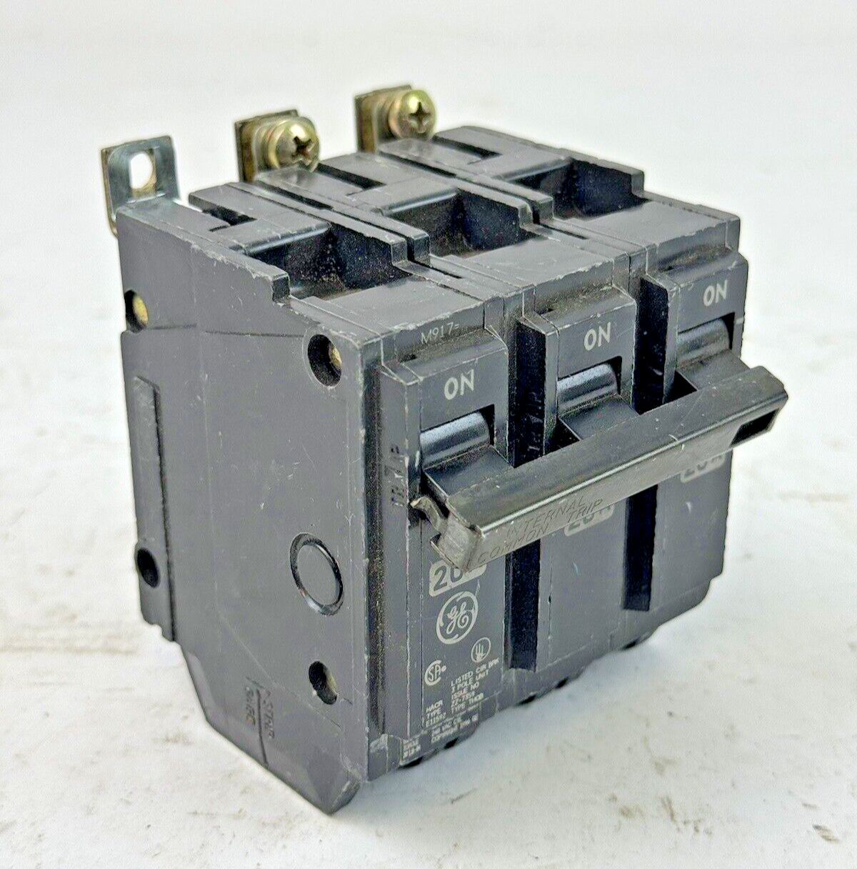 GE - THQB320 - BOLT-ON - CIRCUIT BREAKER - 3 POLE/240VAC/20A0