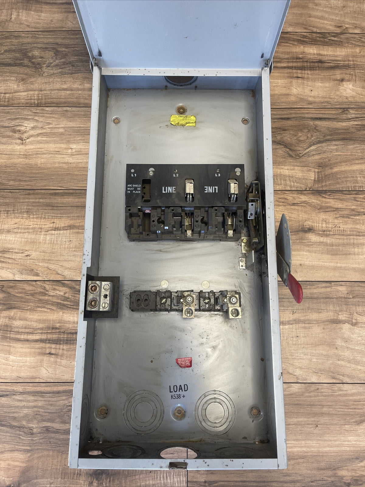 GE TG3224RH MOD 7 FUSIBLE SAFETY SWITCH 2POLE 200A 240VAC 15HP TYPE 3R RAINPROOF7