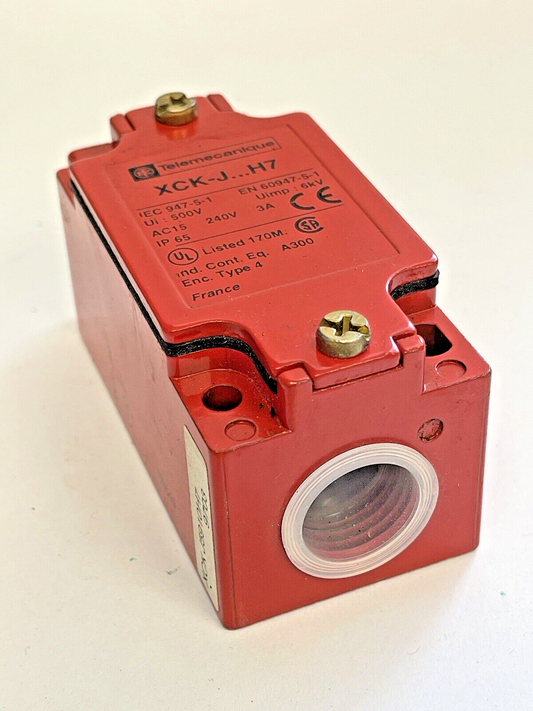 TELEMECANIQUE - XCK-J...H7 - LIMIT SWITCH - 240 VAC, 3A , 15 VDC **MISSING TOP0