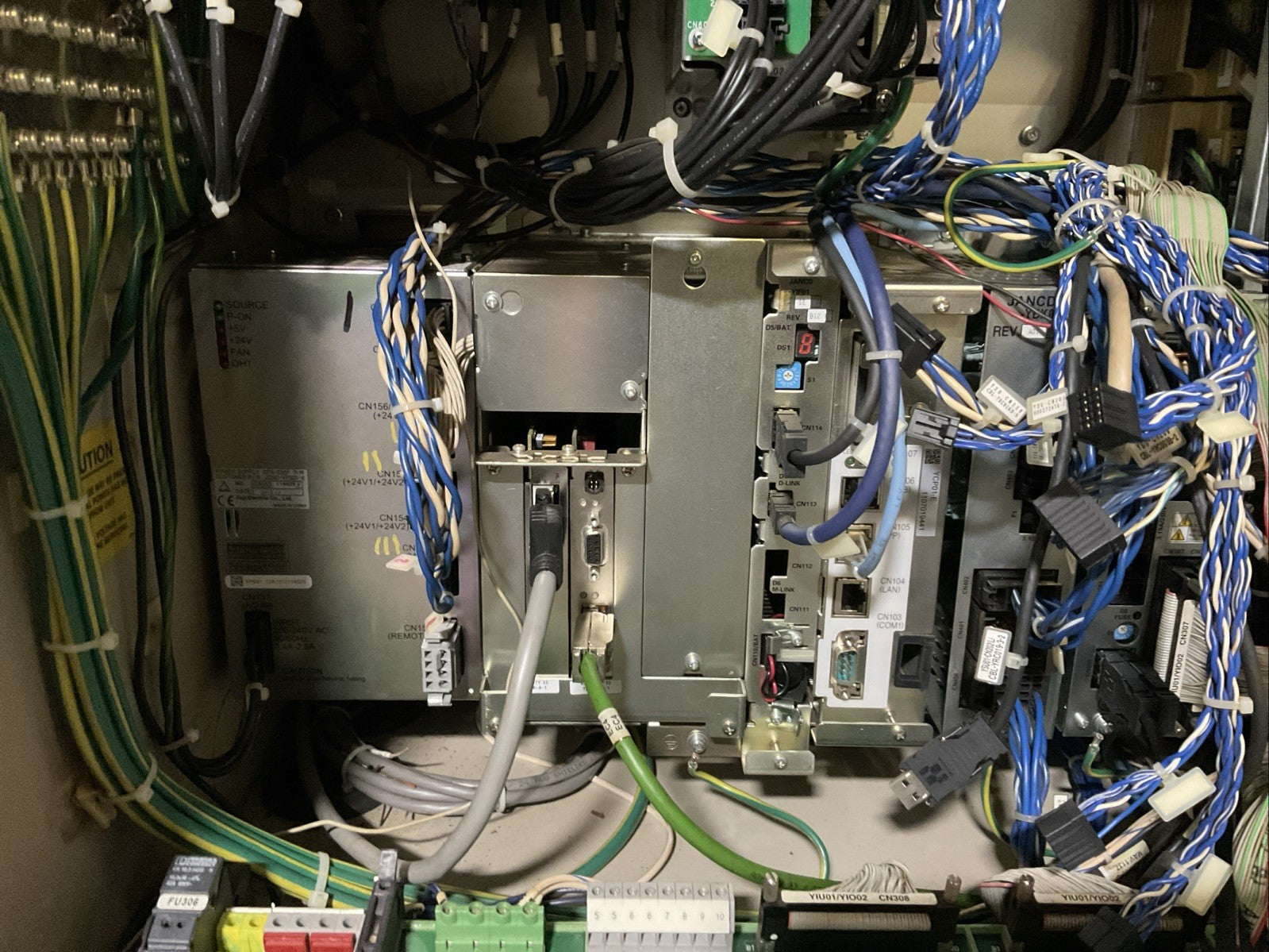 YASKAWA YR-MH00005-E10 WELDING DX100/MH5 TYPE ERDR-MH00005-B32 3PH 480V 50/60HZ20