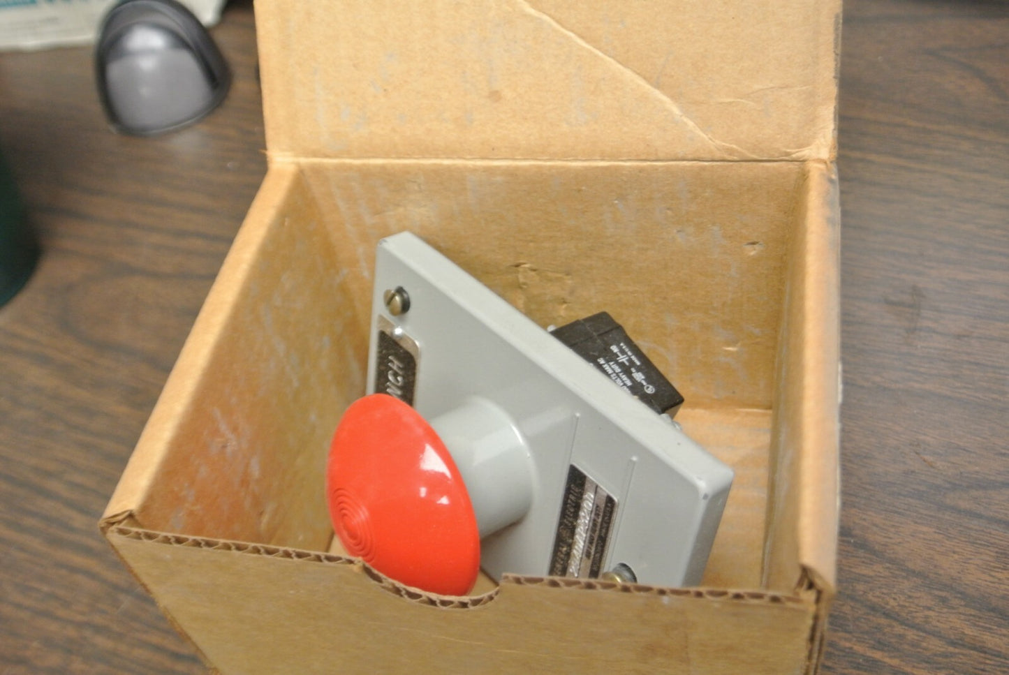 GENERAL ELECTRIC CR2940AP320D OILTIGHT PUNCH PRESS PUSHBUTTON / NEW SURPLUS3