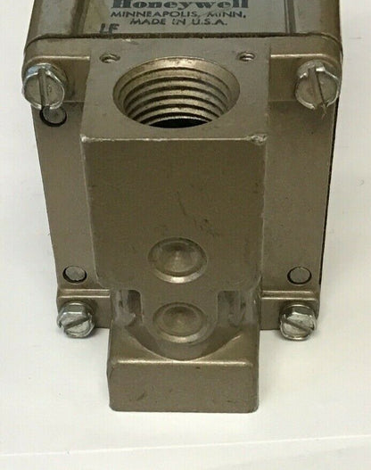 HONEYWELL TYPE V40B 1019 1 GAS VALVE 120V .17A 60CY 8OZ 7