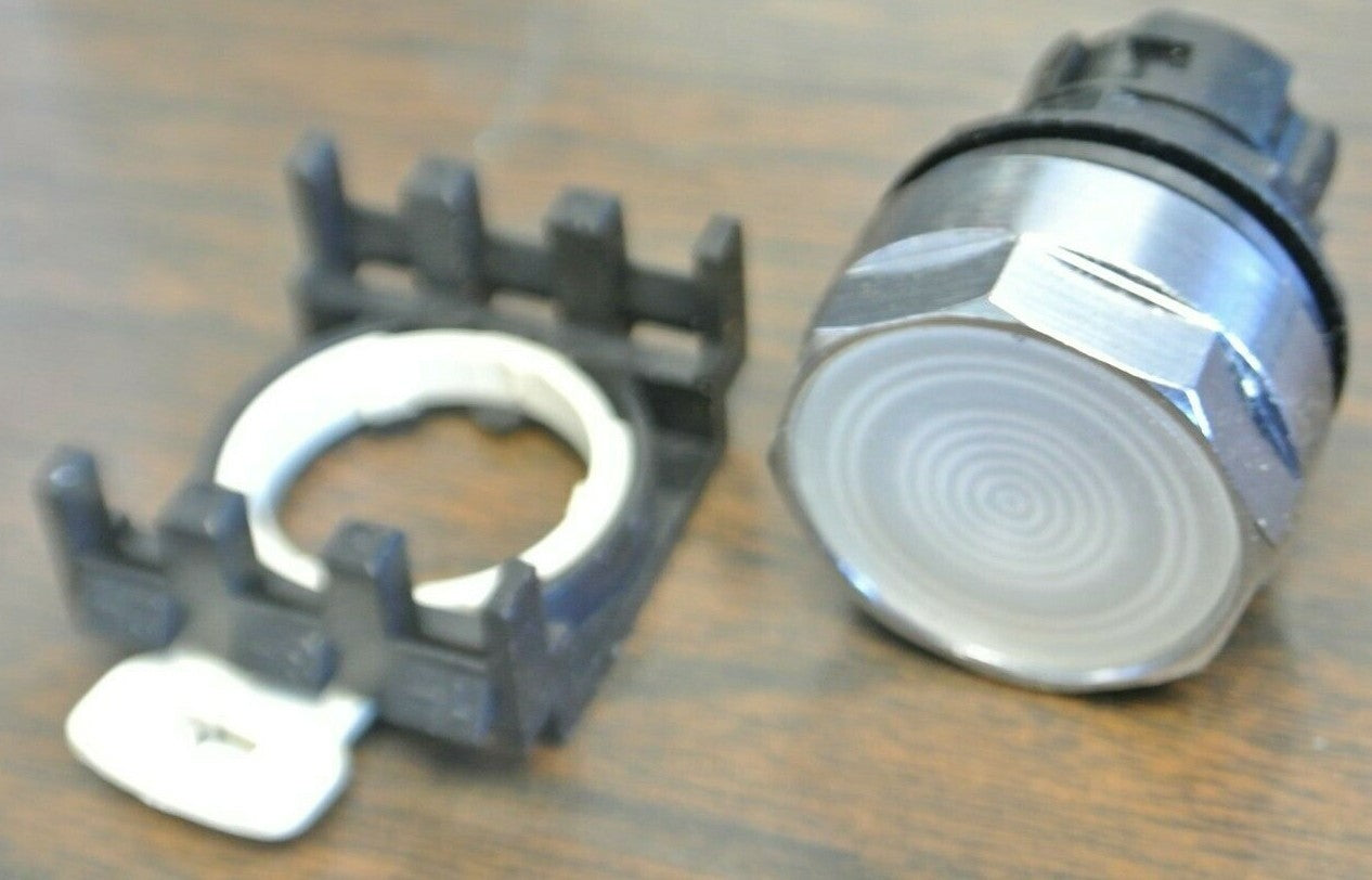 CUTLER-HAMMER E22N5 FLUSH ILLUM PUSHBUTTON OPERATOR / WHITE / 25mm / NEW SURPLUS3