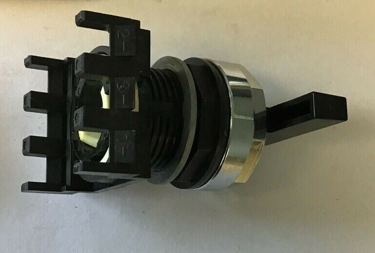 CUTLER HAMMER LEVER SELECTOR 3POS W/CUTLER HAMMER E22D 4