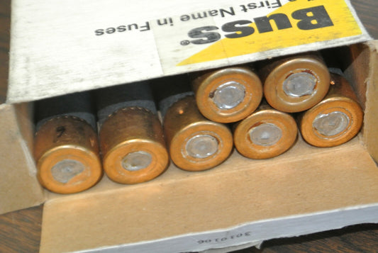 LOT of 7 / COOPER-BUSSMANN / NOS10 / ONE-TIME FUSE / 10A / 600V / NEW SURPLUS0