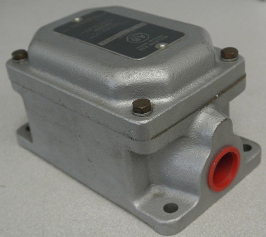 ALLEN-BRADLEY 836 AP11 PKC7 PRESSURE SWITCH  - NEW SURPLUS0