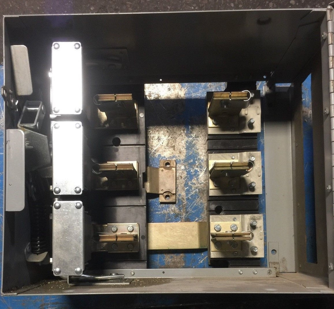 SIEMENS V7H3205 VACU-BREAK SWITCH 400 AMP 240V MAX 3 POLE 3 PHASE SERIES A7