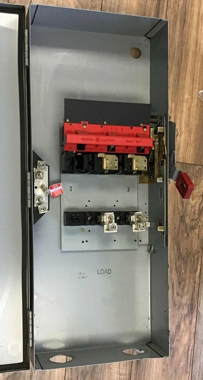 GE TH3224J MODEL 7 FUSIBLE SAFETY SWITCH 200A 240VAC 250VDC 60HP 2P9