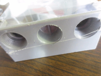 MULBERRY 30248 OUTLET BOX FIVE 3/4" I.P.S. HOLES - 30.5 CUBIC INCH CAP'Y LOT / 66