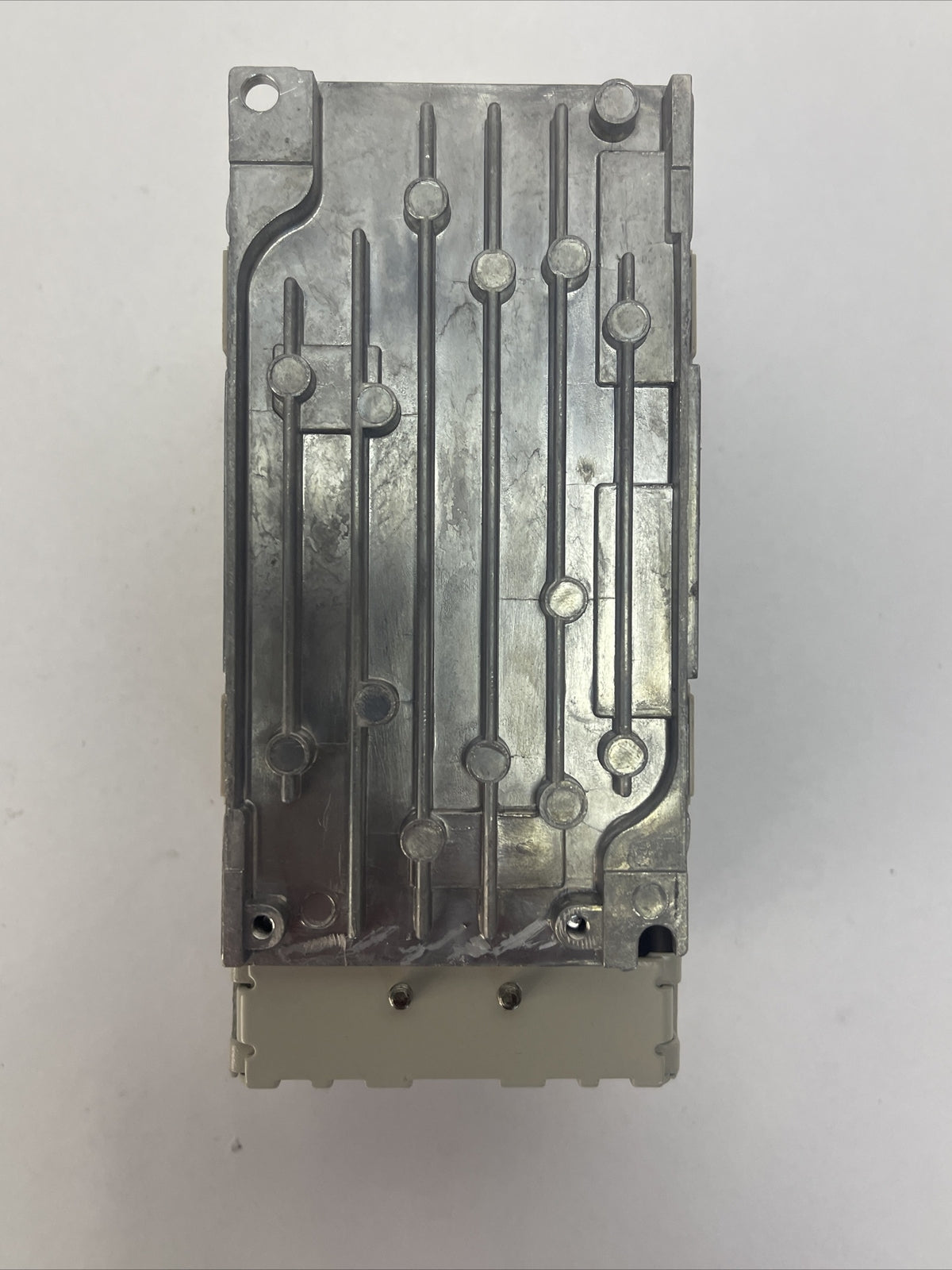 YASKAWA CIMR-VUBA0002FAA AC DRIVE REV C OUTPUT 0-240VAC 1.9/1.6A 0-400HZ INPUT4