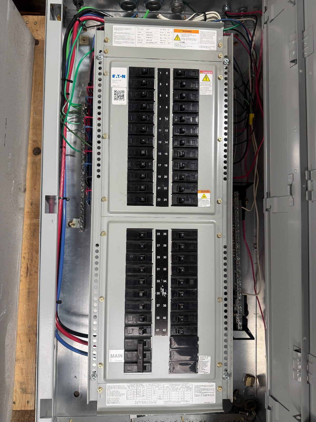 EATON PRL1a CIRCUIT BREAKER PANELBOARD 100A MAIN CIRCUIT BREAKER (42)20A CIRCUIT2