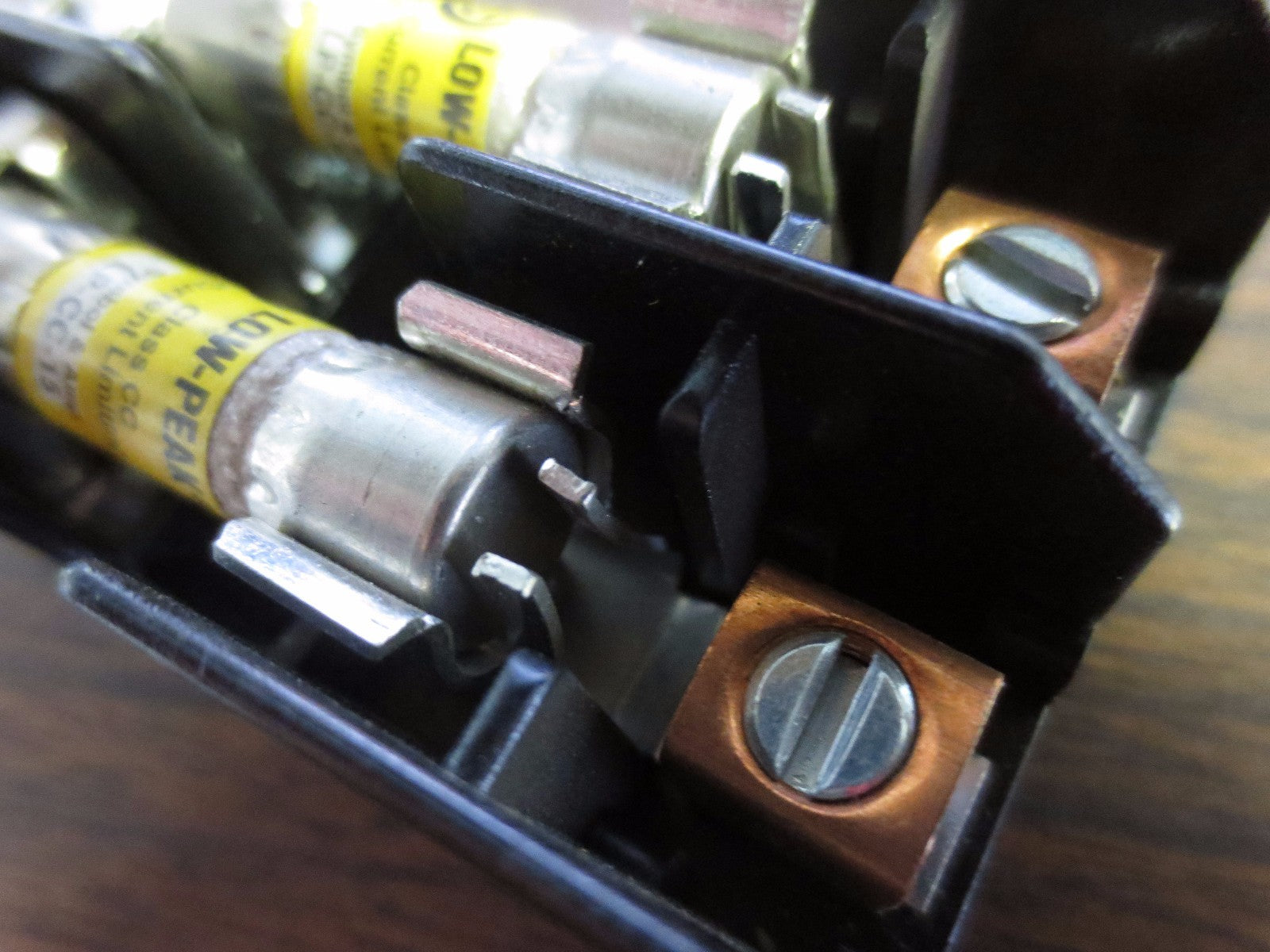 BUSS BC6032B FUSE BLOCK w/ TWO FUSES (LP-CC-15)2