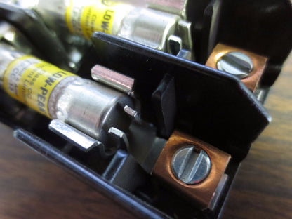 BUSS BC6032B FUSE BLOCK w/ TWO FUSES (LP-CC-15)2
