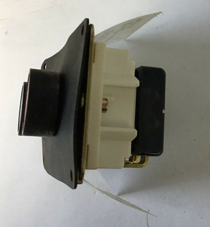SQUARE D 9001 B48 2 BUTTON PUSH BUTTON STATION 600VAC SER.B6