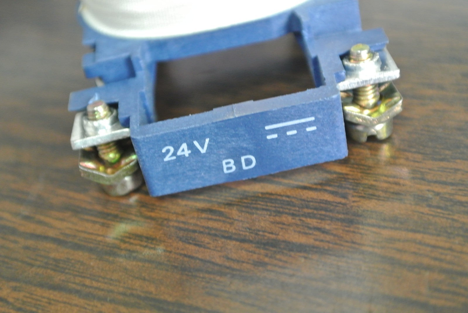 TELEMECANIQUE LX4 D2BD - COIL - 24VDC  - NEW SURPLUS in D2UD BOX1