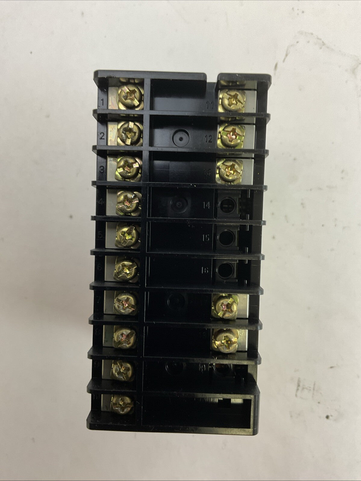 OMRON E5EN-R3MTC-500 TEMPERATURE CONTROLLER 100-240VAC 50/60HZ 9VA5