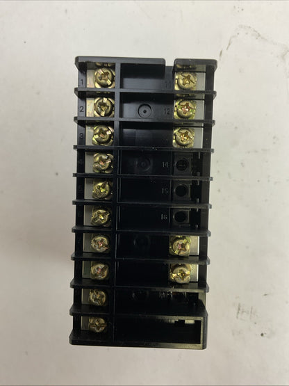 OMRON E5EN-R3MTC-500 TEMPERATURE CONTROLLER 100-240VAC 50/60HZ 9VA5