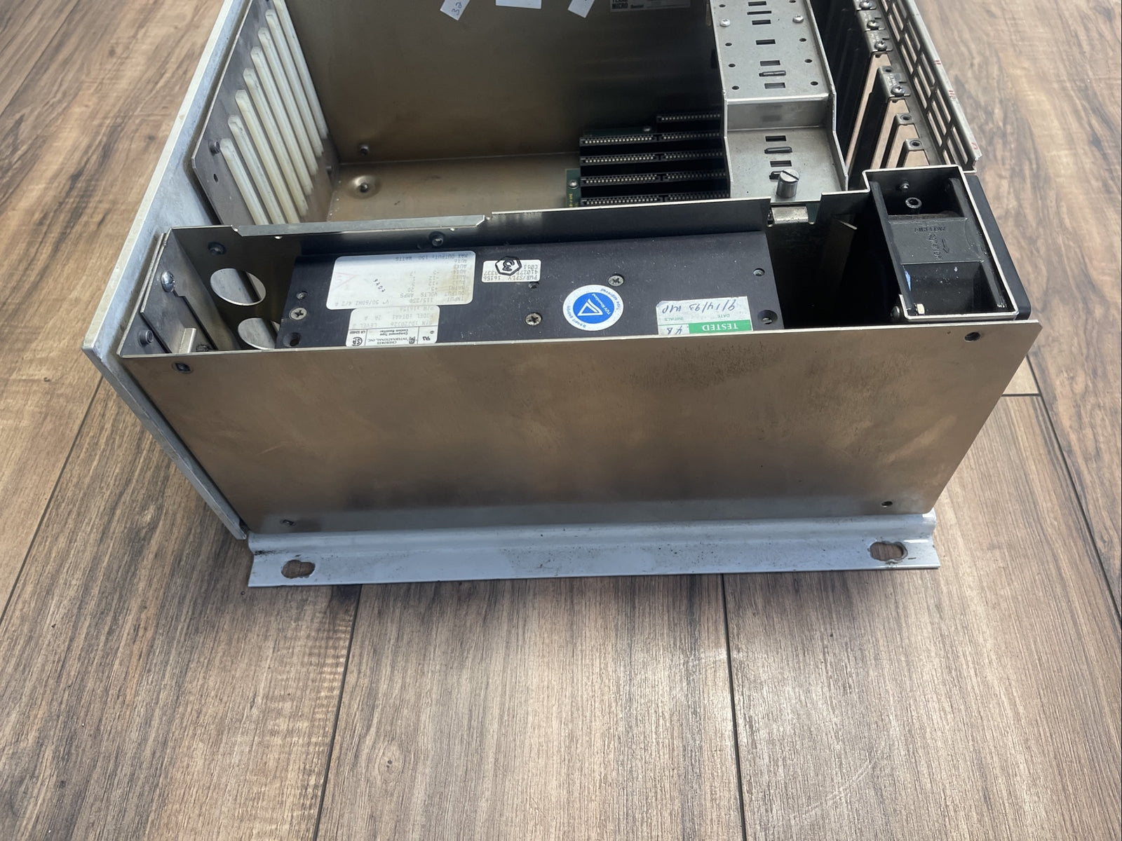 TEXAS MICROSYSTEMS 5022445-12 PLC CHASSIS WITH QT4A1 POWER SUPPLY 115/230VAC7