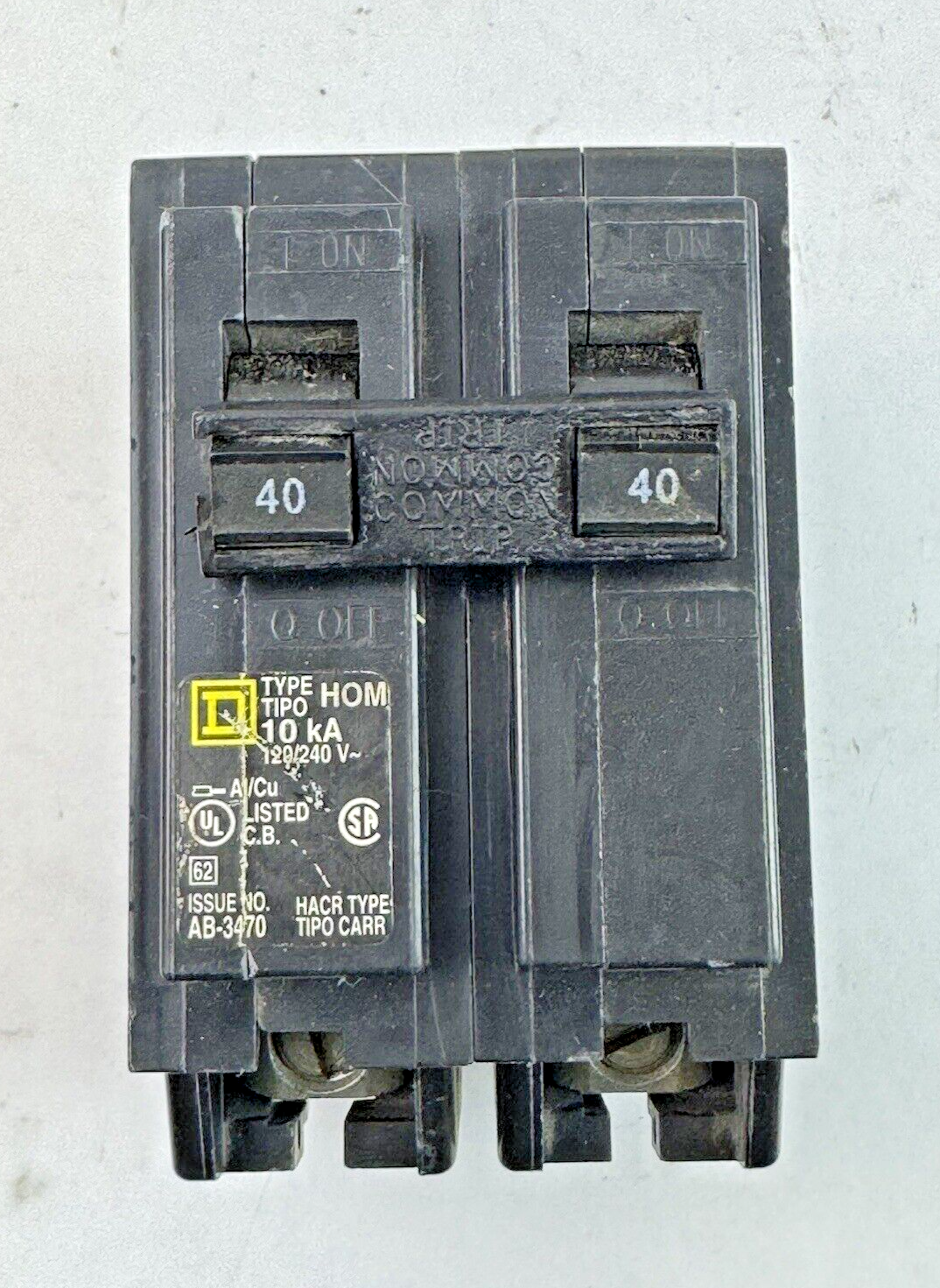 SQUARE D **LOT OF 8** HOM240 - CIRCUIT BREAKERS - 2 POLE/ 40 A/ 240 VAC3