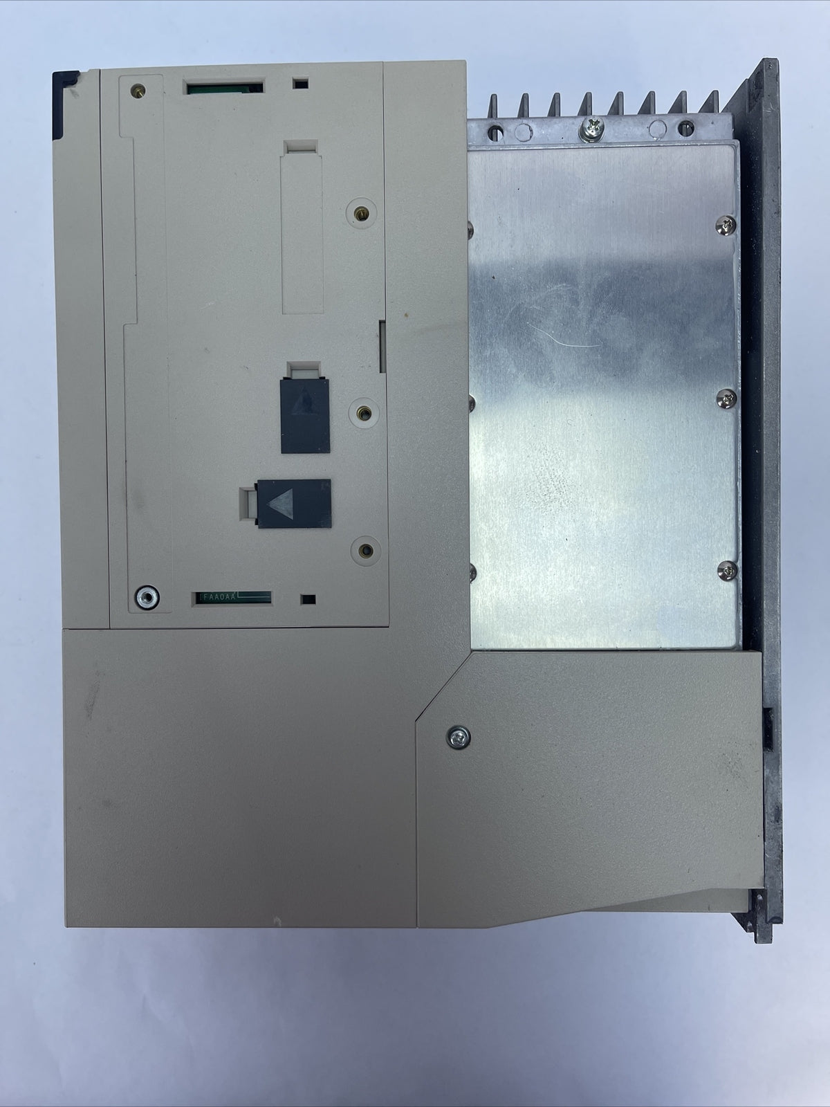 YASKAWA SGD7S-330AA0A SERVOPACK OUTPUT 3PH 0-240V 0.3A INPUT 3PH 200-240V 25A4