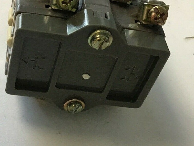 GOULD C9-21 KSS3 SELECTOR SWITCH 2POS 90DEGREE6