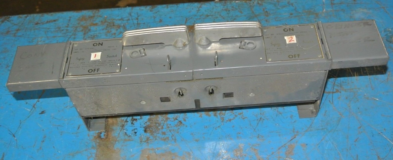 I-T-E V7A3211 - TWIN FUSIBLE PANELBOARD SAFETY SWITCH - 240V, 30A, 3-POLE0