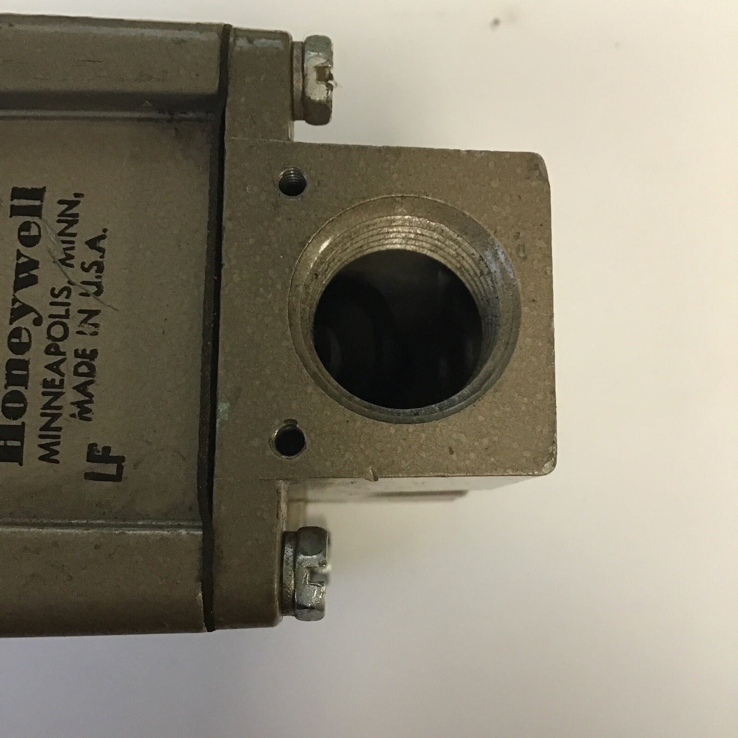 HONEYWELL TYPE V40B 1019 1 GAS VALVE 120V .17A 60CY 8OZ 2