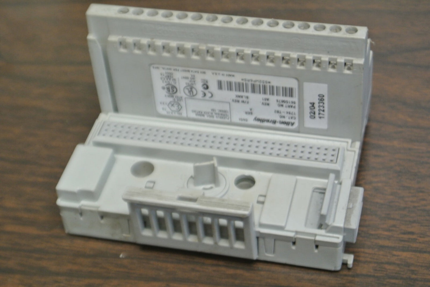 ALLEN-BRADLEY 1794-TB2 TERMINAL BASE / Ser. A, Rev. A01 / 120VAC / 10A0