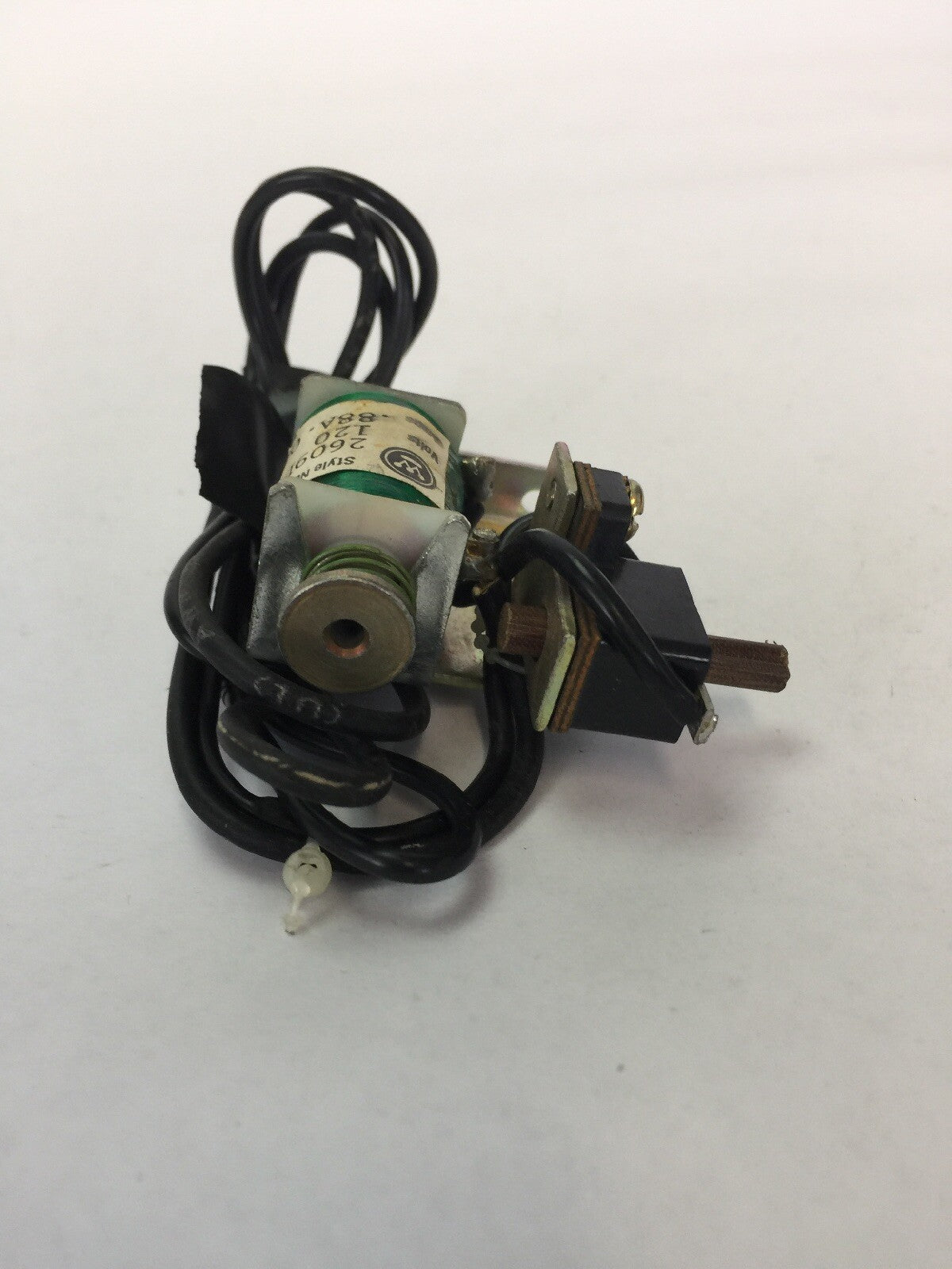 WESTINGHOUSE/CUTLER HAMMER 2609D42G19 SHUNT TRIP 120VAC 60HZ 0.88A 0.033SEC 4