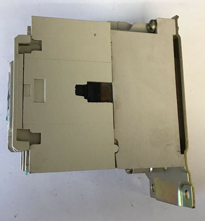 CUTLER HAMMER CONTACTOR CN15DN3 NEMA SIZE 1 SERIES B1 W/ C320KGS2 AUX CONTACT5