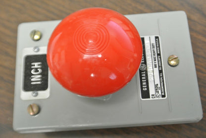 GENERAL ELECTRIC CR2940AP320D OILTIGHT PUNCH PRESS PUSHBUTTON / NEW SURPLUS2