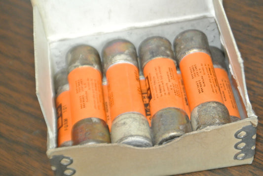 LOT of 9 / SHAWMUT A30X25 FUSE / 25A / 300V / NEW SURPLUS0