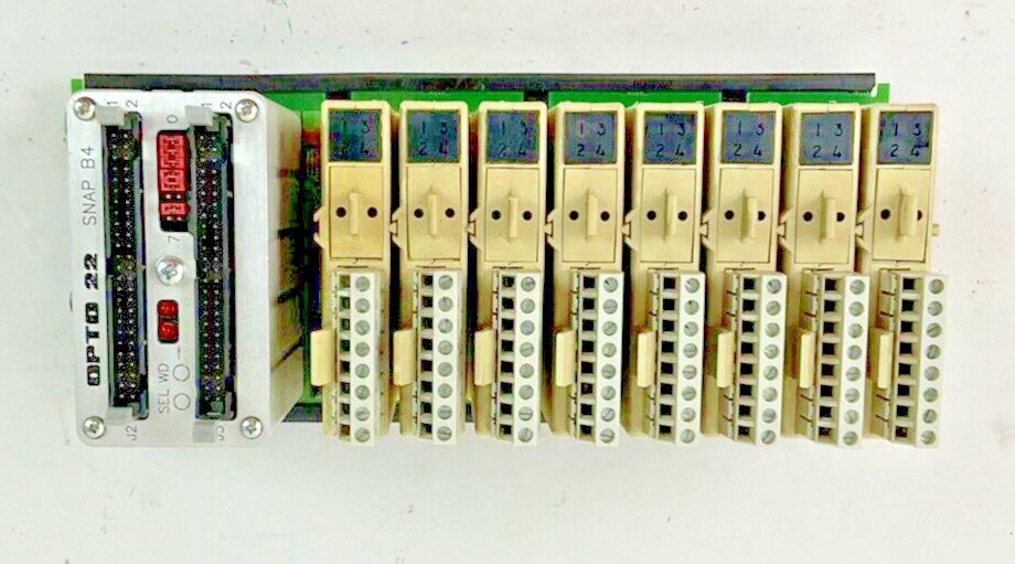 OPTO 22 SNAP8M W/ SNAP-OAC5(8) W/ SNAP B4  8 SLOT MODULE RACK0
