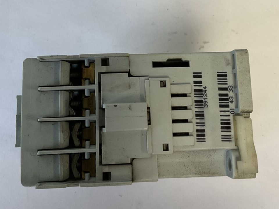 ALLEN BRADLEY 700-CF220* CONTACTOR SER.A 600VAC 25AMPS6