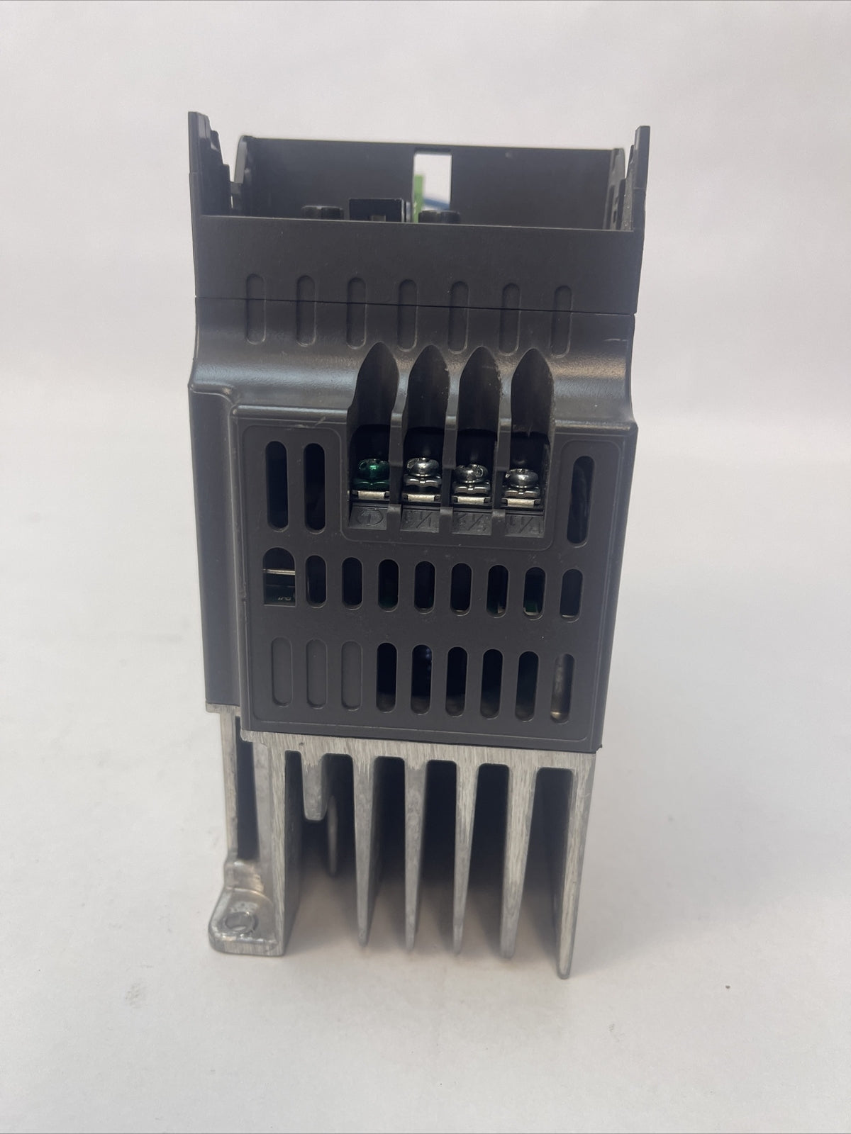 DELTA VFD015E23A VARIABLE FREQUENCY DRIVE OUTPUT 0-240VAC 7.5A 2.9KVA INPUT 200-6