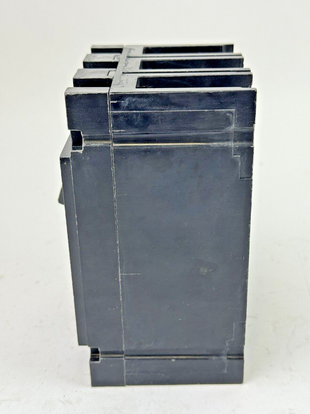 CUTLER-HAMMER / EATON - EC3040 - CIRCUIT BREAKER - 40A/ 240 VAC/ 3 POLE6