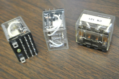 LOT of 3 / OMRON LY4 RELAY / 14-BLADE / 10A / 120VAC COIL / 240VAC / 28VDC0