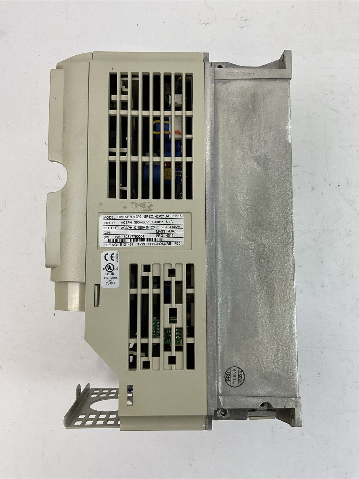 YASKAWA CIMR-E7U42P2 AC VARISPEED E7 DRIVE OUTPUT 3PH 0-480VAC 5.3A 4.0kVA INPUT2