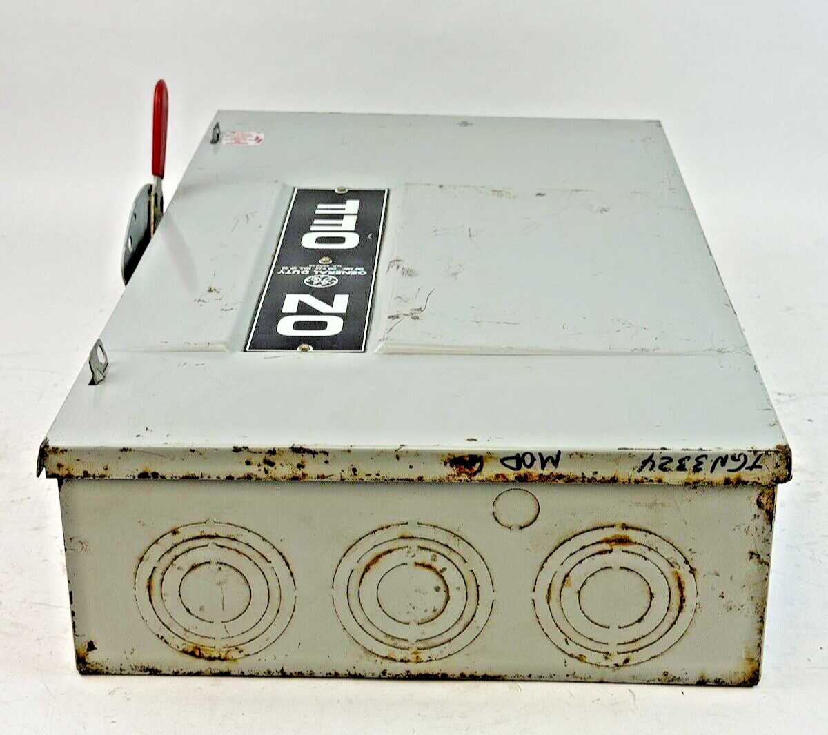 GE - TGN3324 MODEL 6 - SAFETY SWITCH NON-FUSIBLE - 200A/ 240VAC/ 3 POLE/ TYPE 15