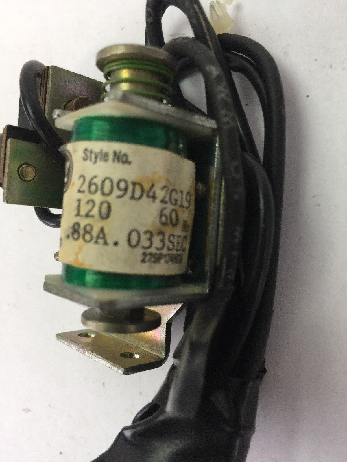 WESTINGHOUSE/CUTLER HAMMER 2609D42G19 SHUNT TRIP 120VAC 60HZ 0.88A 0.033SEC 1