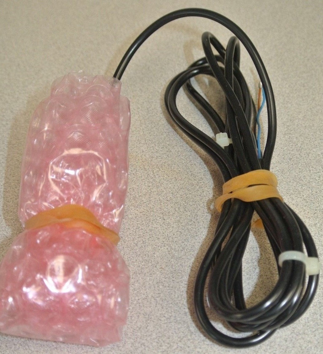 ALLEN-BRADLEY 871C-P4B12 CYLINDRICAL INDUCTIVE PROXIMITY SWITCH / 10-30VDC 12mm1