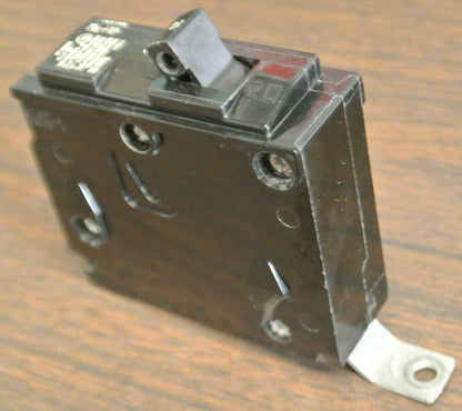 BOX of 10 / I-T-E B120 BOLT-ON CIRCUIT BREAKER 20A / 120/240VAC / 1-POLE1