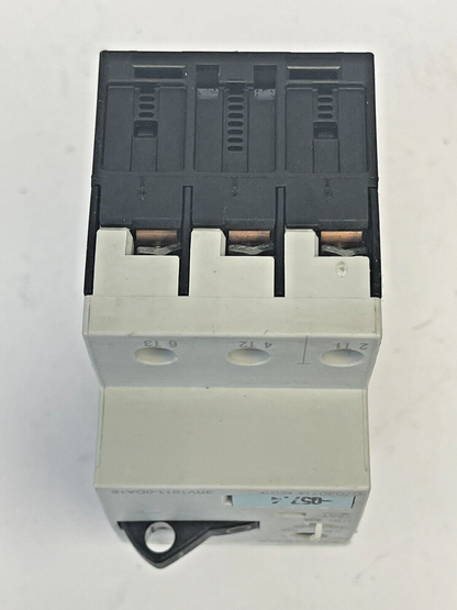 SIEMENS - 3RV1011-0DA15 & 3RV1901-1E-CIRCUIT BREAKER W/ SWITCH TRANSVERSE7