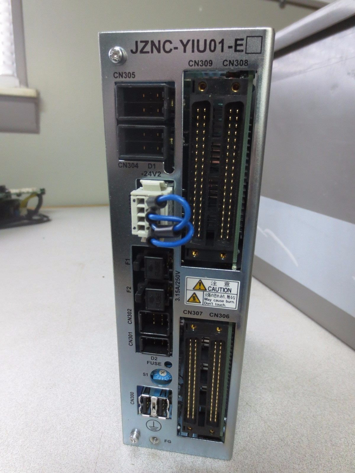 YASKAWA JZNC-YIU01-E SERVO DRIVE / ROBOTIC CONTROLLER - DX100, 3.15A, 250VA5