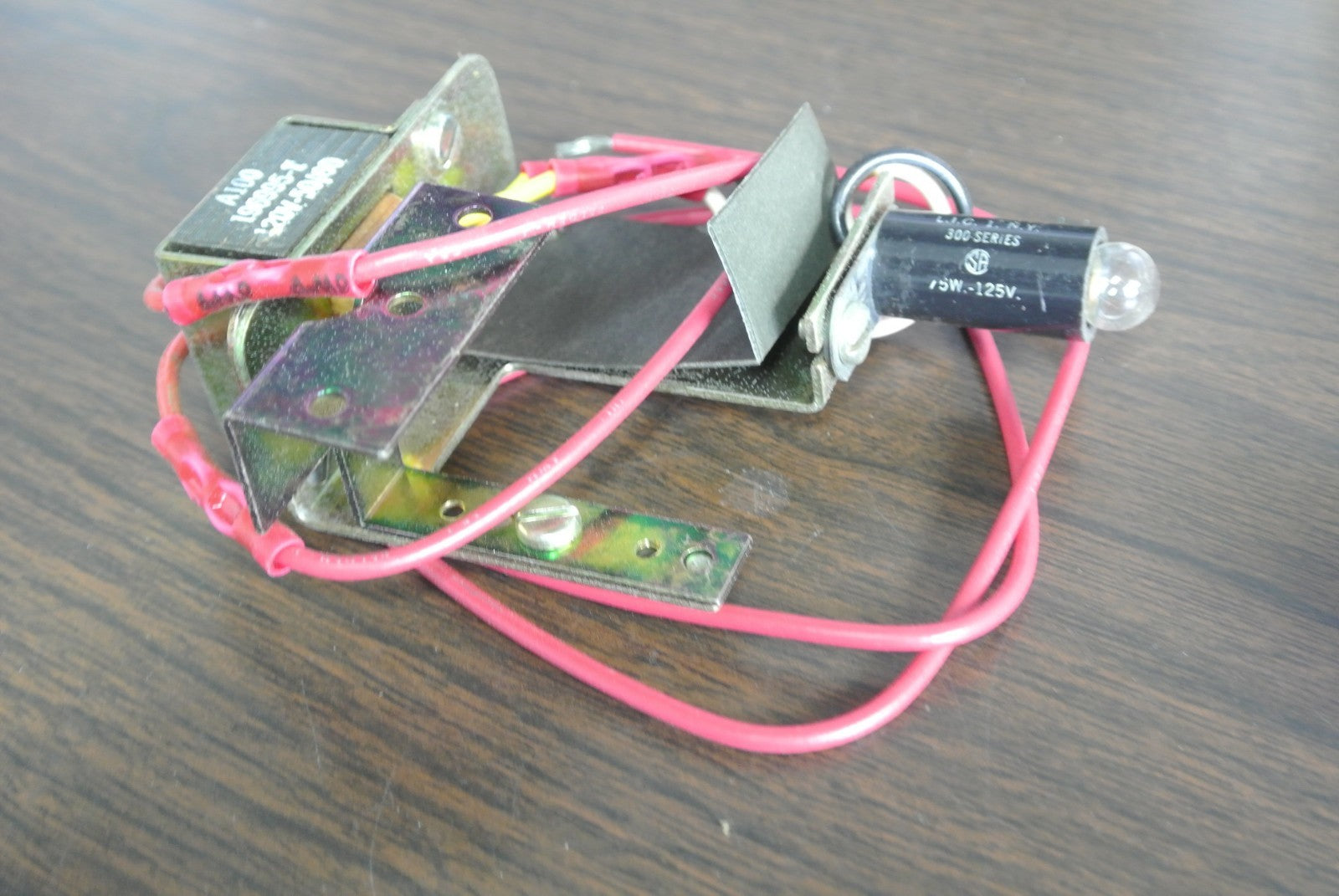 SYLVANIA / GTE KTM-21 PILOT LIGHT - RED LENS - 120V, 50/60Hz - NEW SURPLUS3