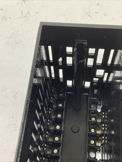 OMRON E5EN-R3MT-500 TEMPERATURE CONTROLLER 100-240VAC 50/60HZ 10VA9