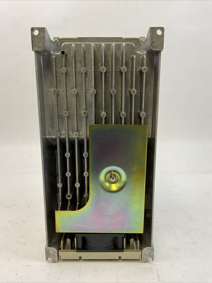 YASKAWA CIMR-E7U42P2 AC VARISPEED E7 DRIVE OUTPUT 3PH 0-480VAC 5.3A 4.0kVA INPUT4