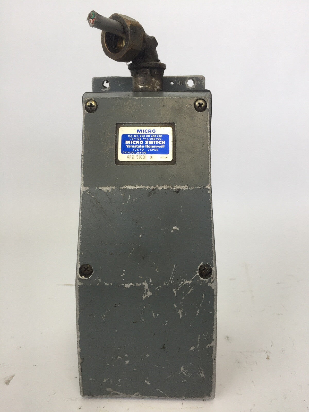 YAMATAKE HONEYWELL MICRO SWITCH 15A-125, 250 OR 480VAC 1/2A-125VDC 1/4A-250VDC0